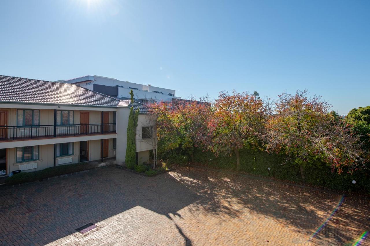 Gateway On Monash Hotel Notting Hill Exterior photo
