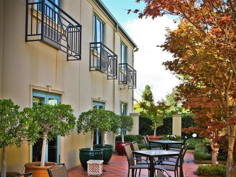 Gateway On Monash Hotel Notting Hill Exterior photo