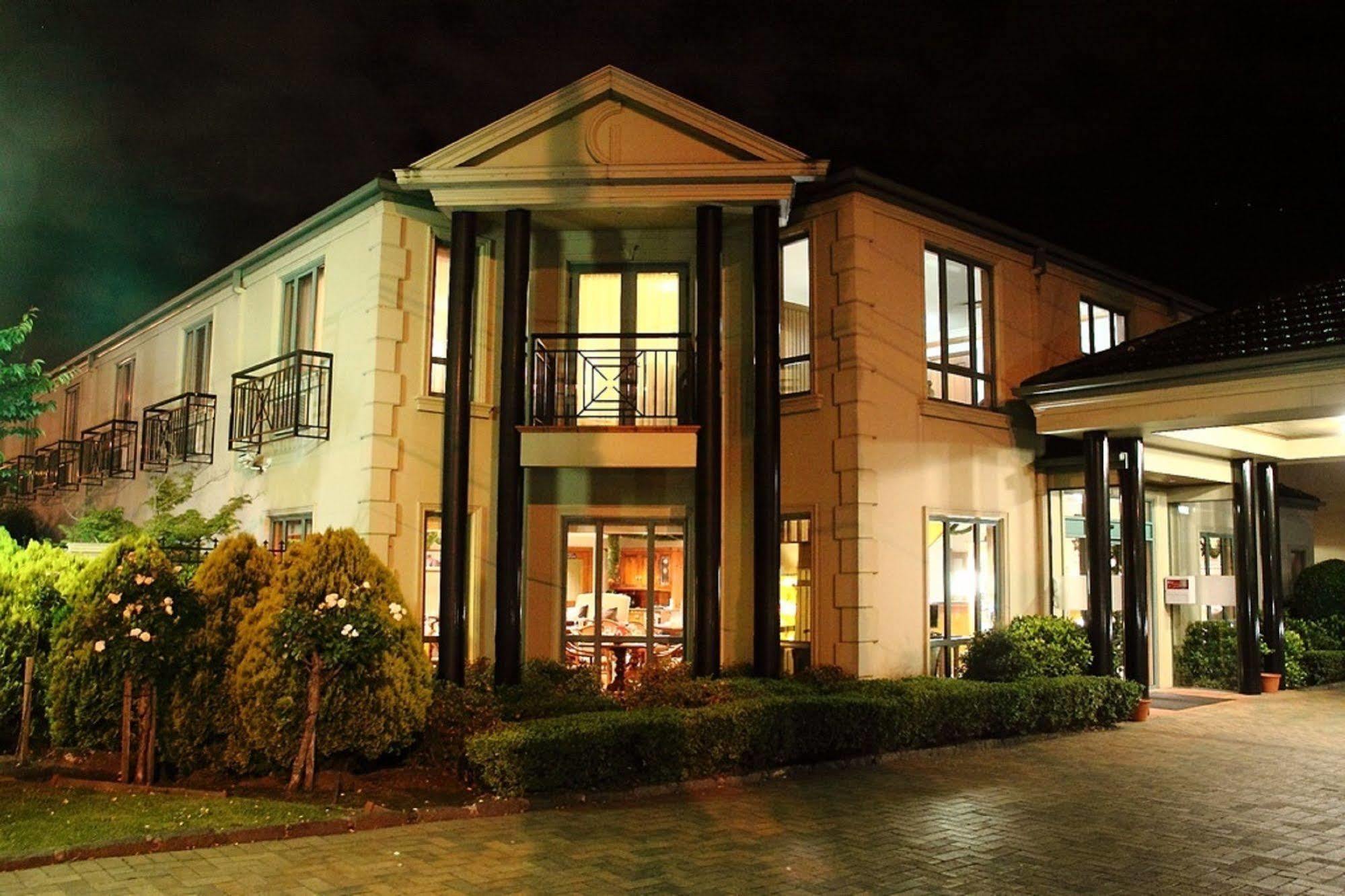 Gateway On Monash Hotel Notting Hill Exterior photo